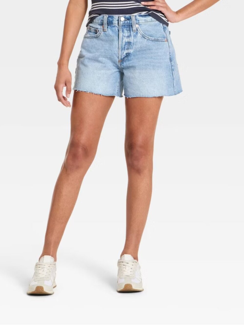 Women's Mid-Rise 90's Baggy Jean Shorts 4" - Universal Thread Medium Wash 10